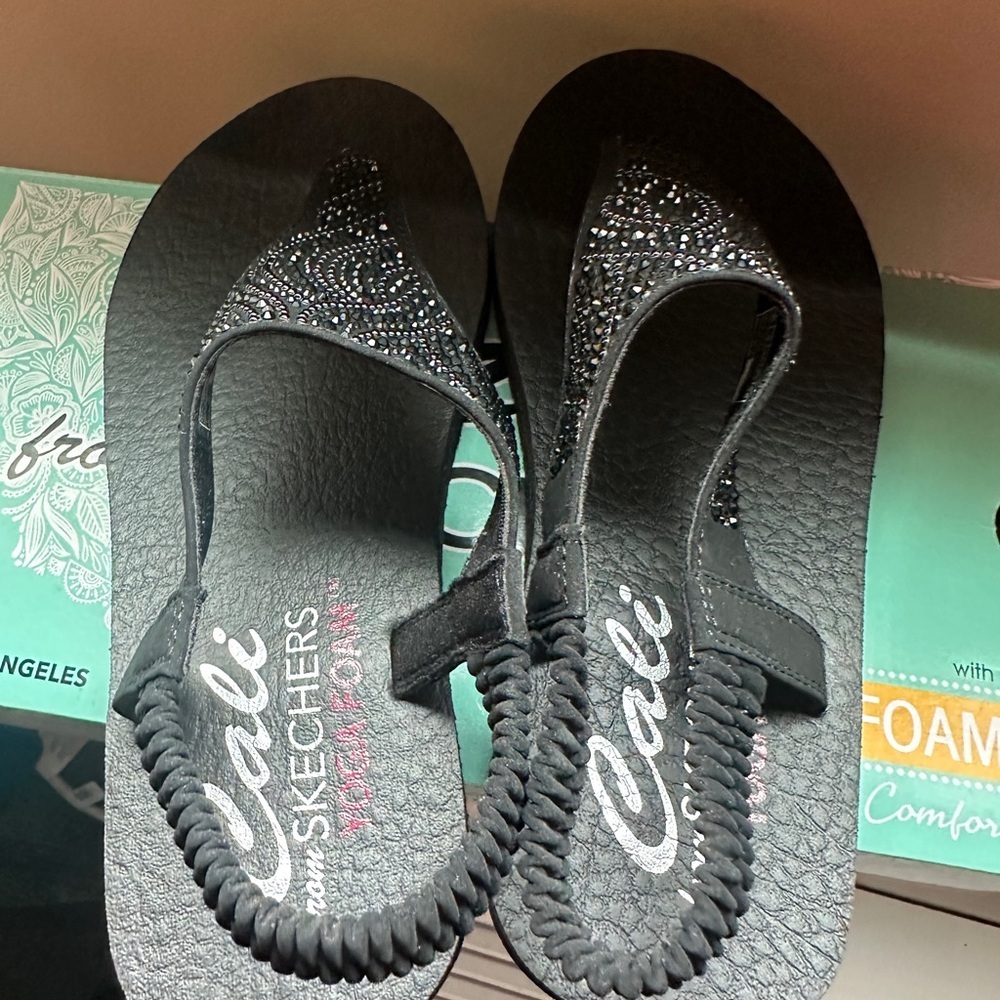 NWT Skechers Yoga Foam Meditation Black Rhinestone Women's Sandal - Picture 10 of 11